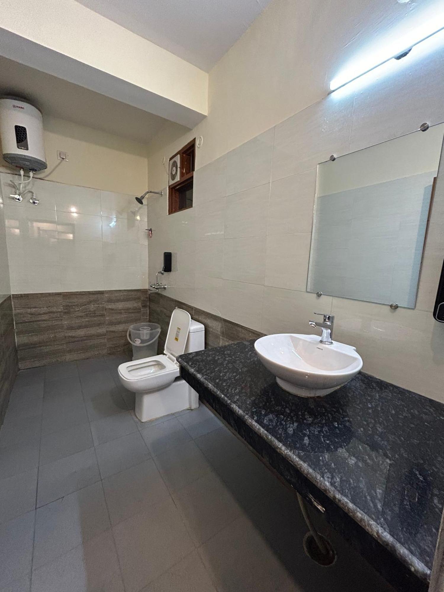 Hotel Royal Orbit By Arony Hospitality เดห์ราดุน ภายนอก รูปภาพ
