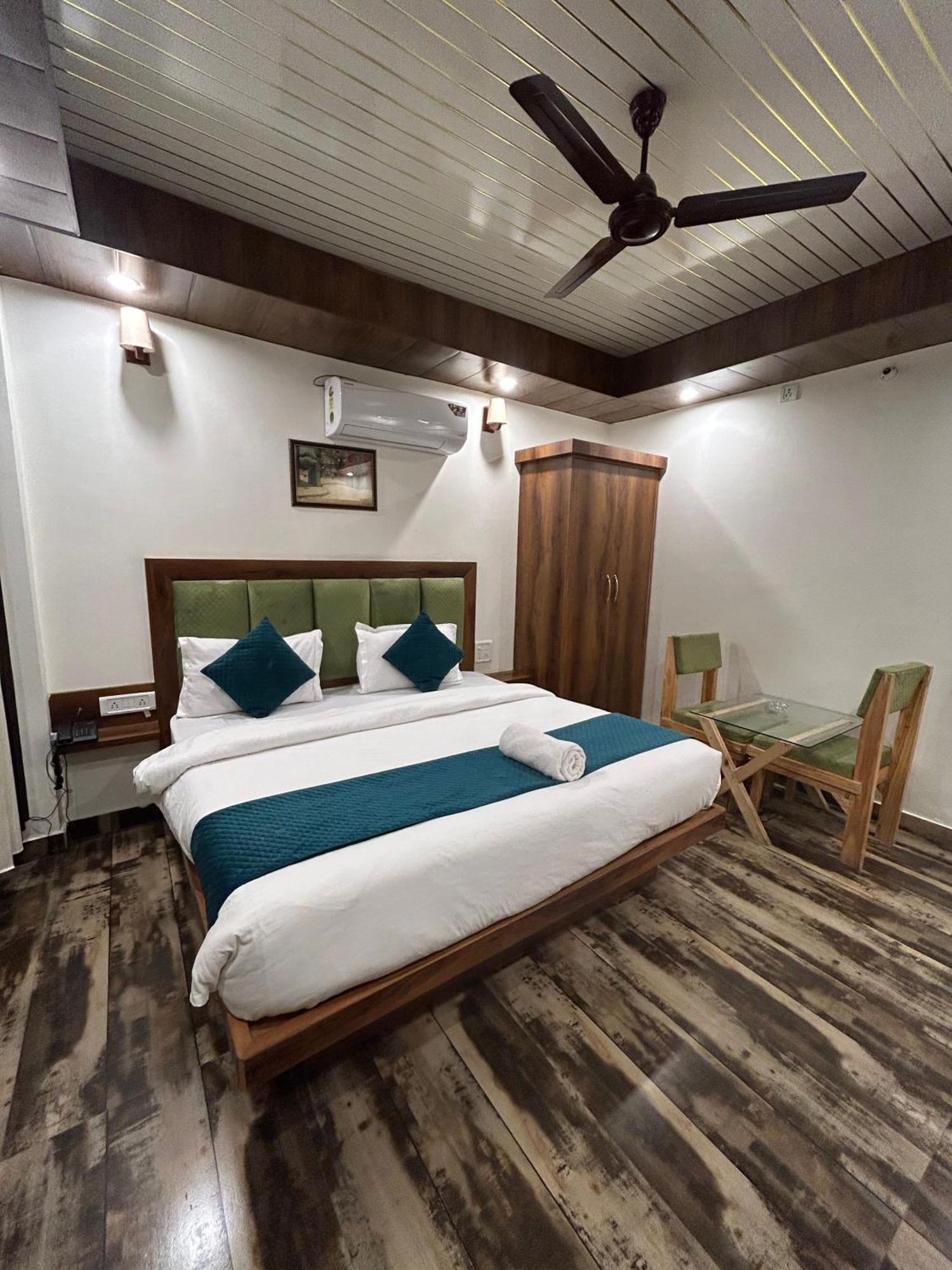 Hotel Royal Orbit By Arony Hospitality เดห์ราดุน ภายนอก รูปภาพ