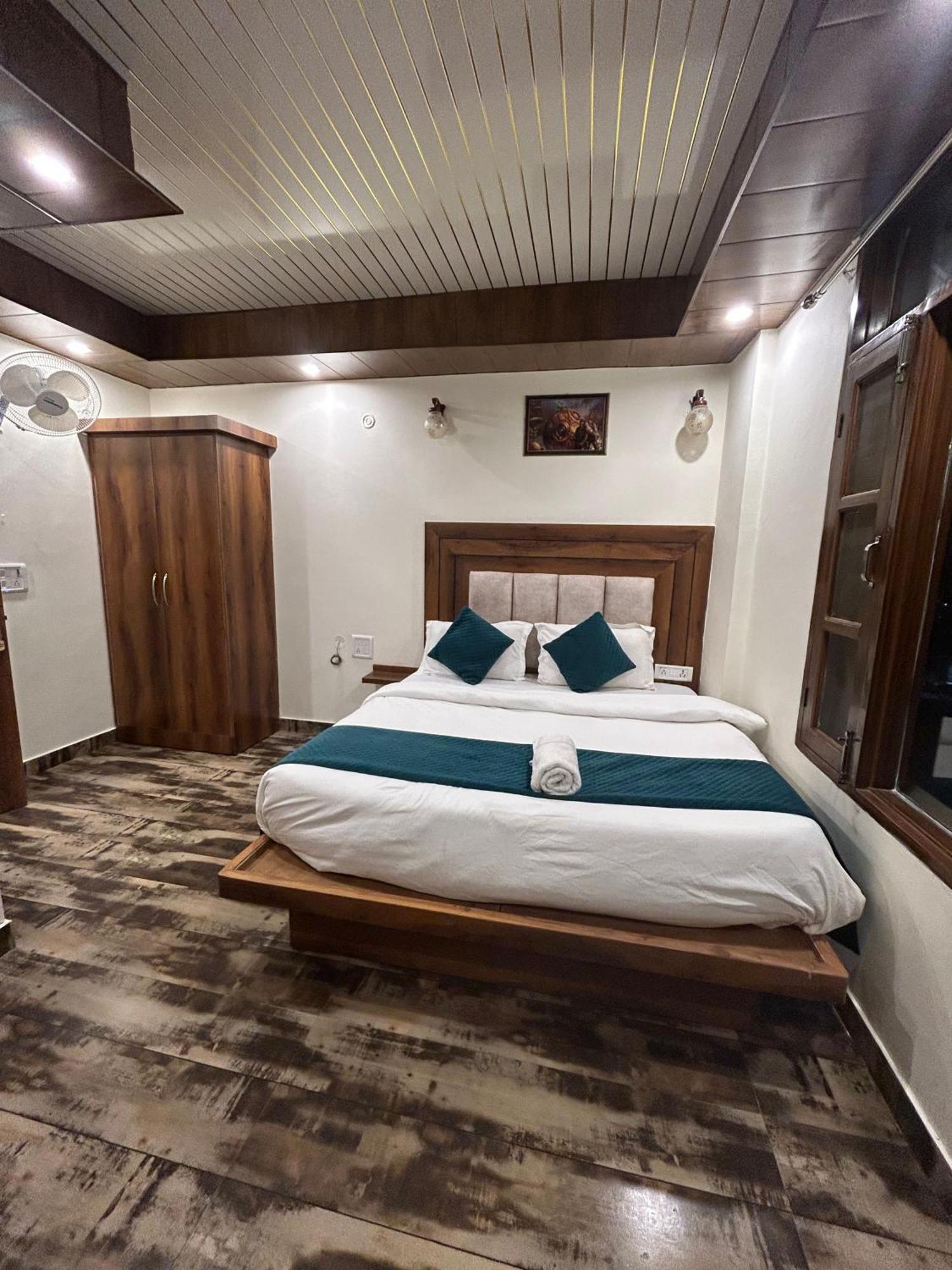 Hotel Royal Orbit By Arony Hospitality เดห์ราดุน ภายนอก รูปภาพ