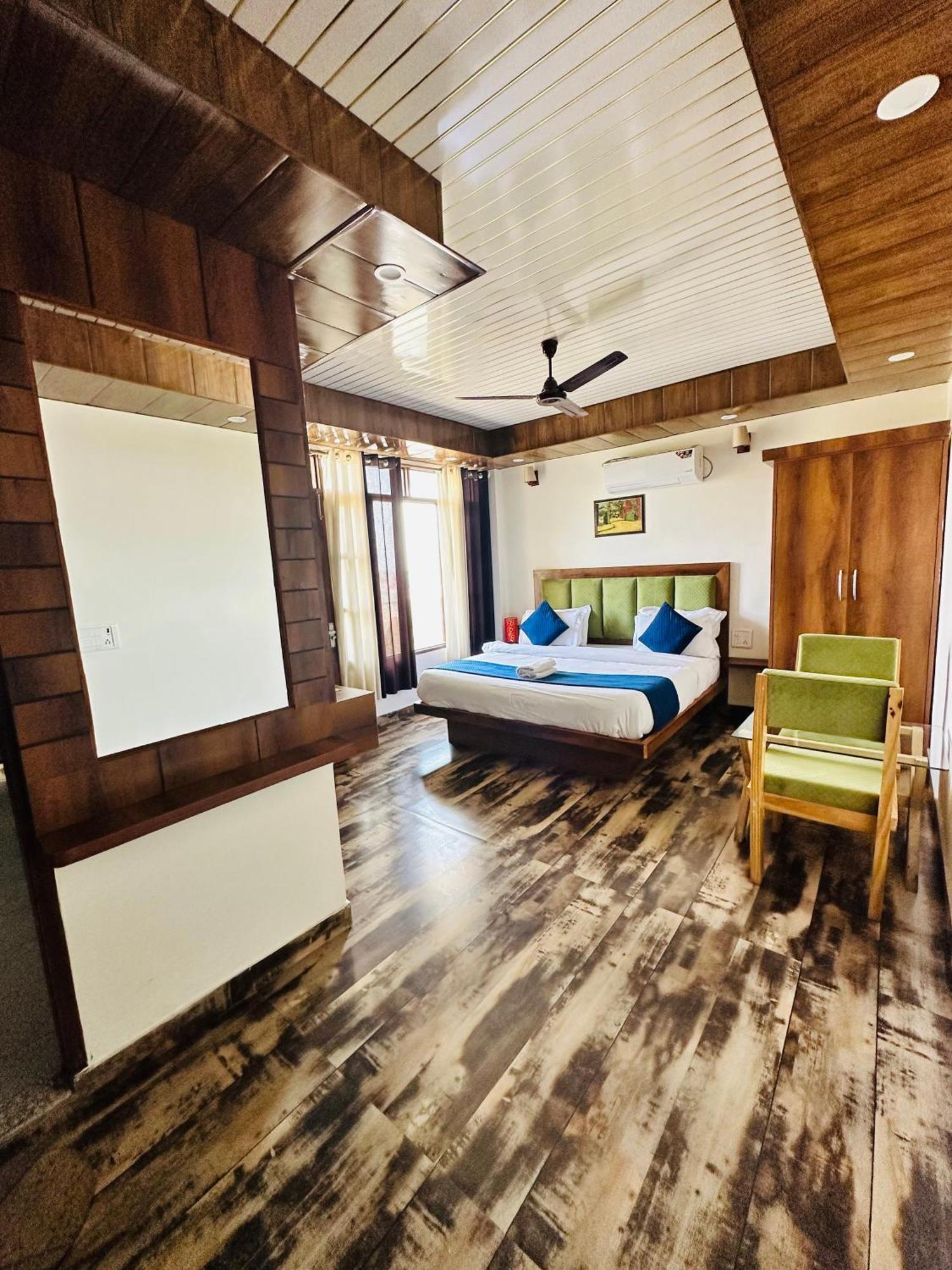 Hotel Royal Orbit By Arony Hospitality เดห์ราดุน ภายนอก รูปภาพ