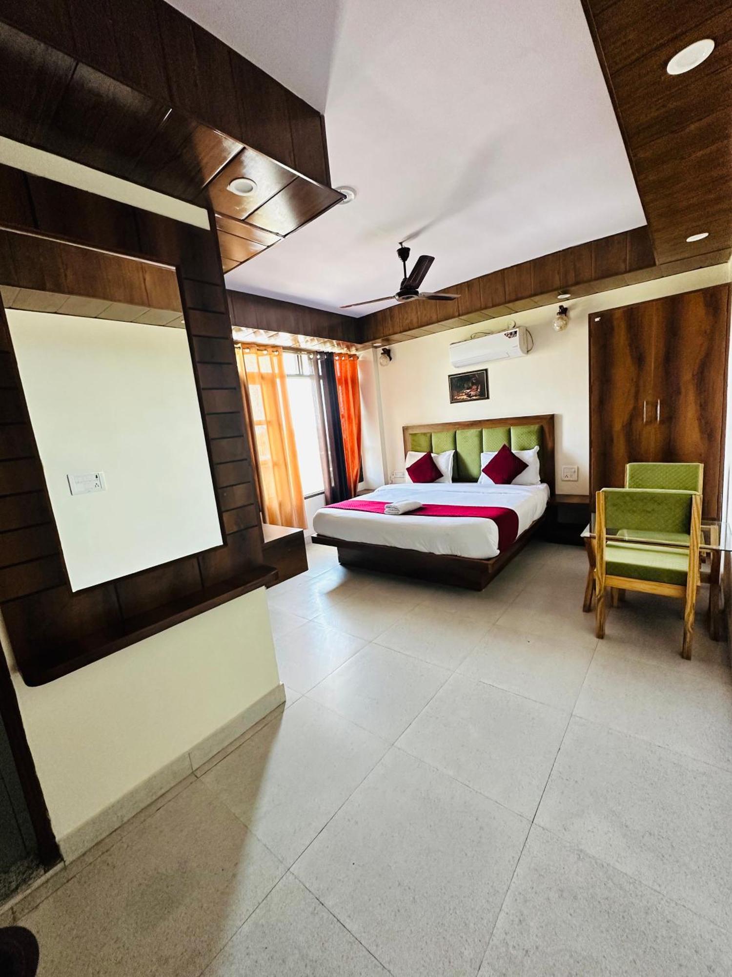 Hotel Royal Orbit By Arony Hospitality เดห์ราดุน ภายนอก รูปภาพ